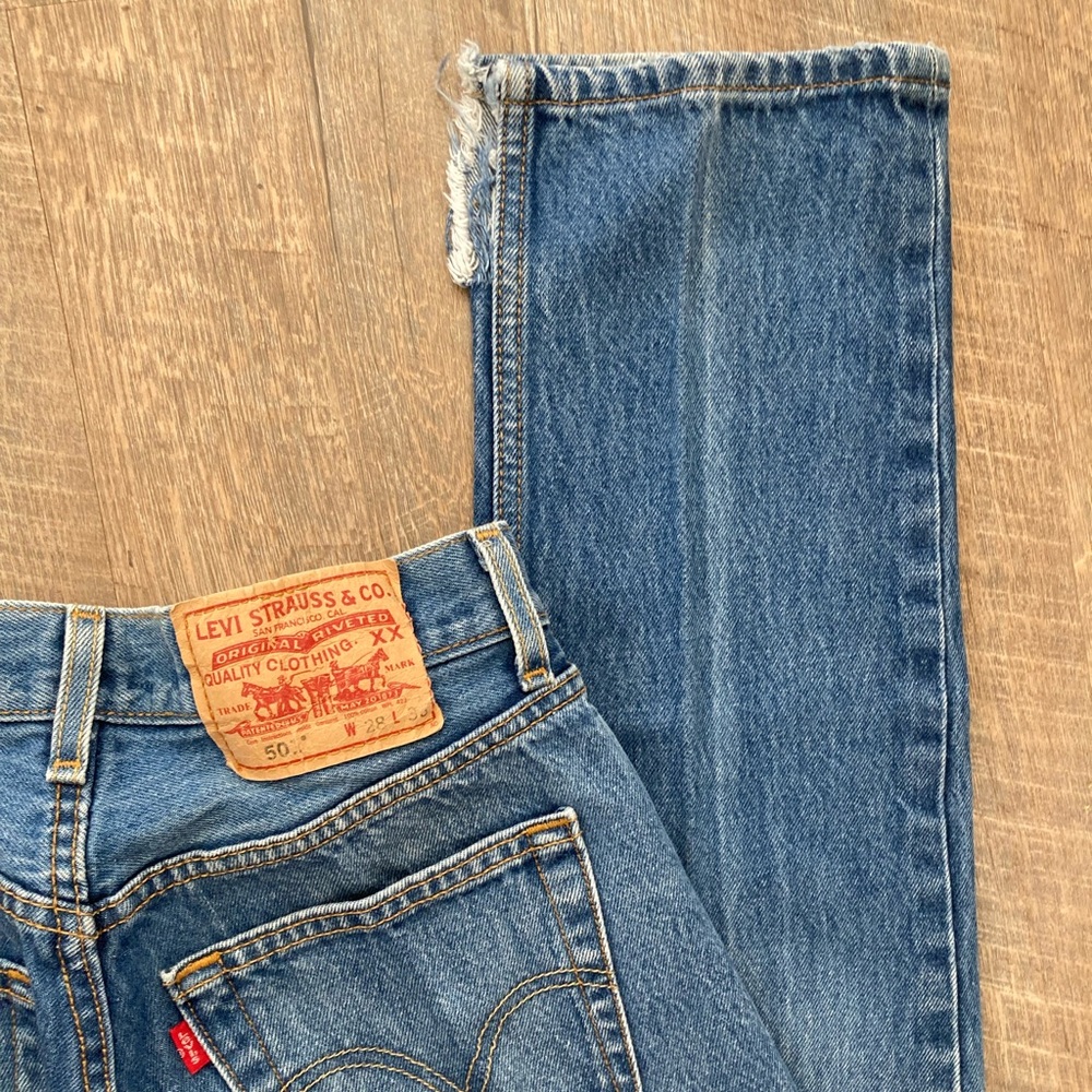 Vintage Levi's Women's High Rise Jeans - Classic Blue - Picture 5 of 15
